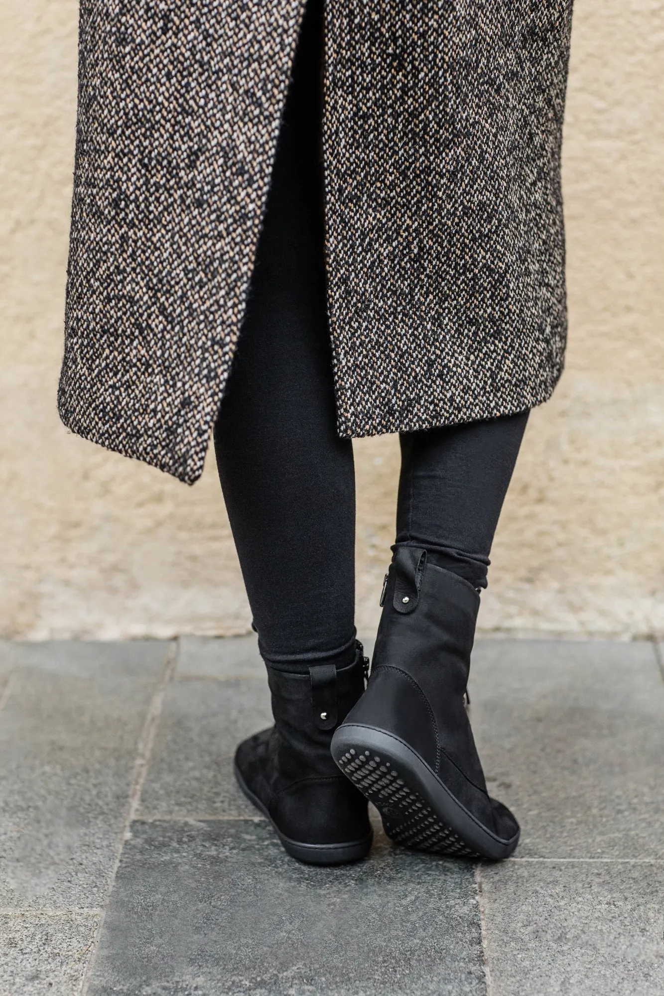 Cozy Black Insulated Winter Boots