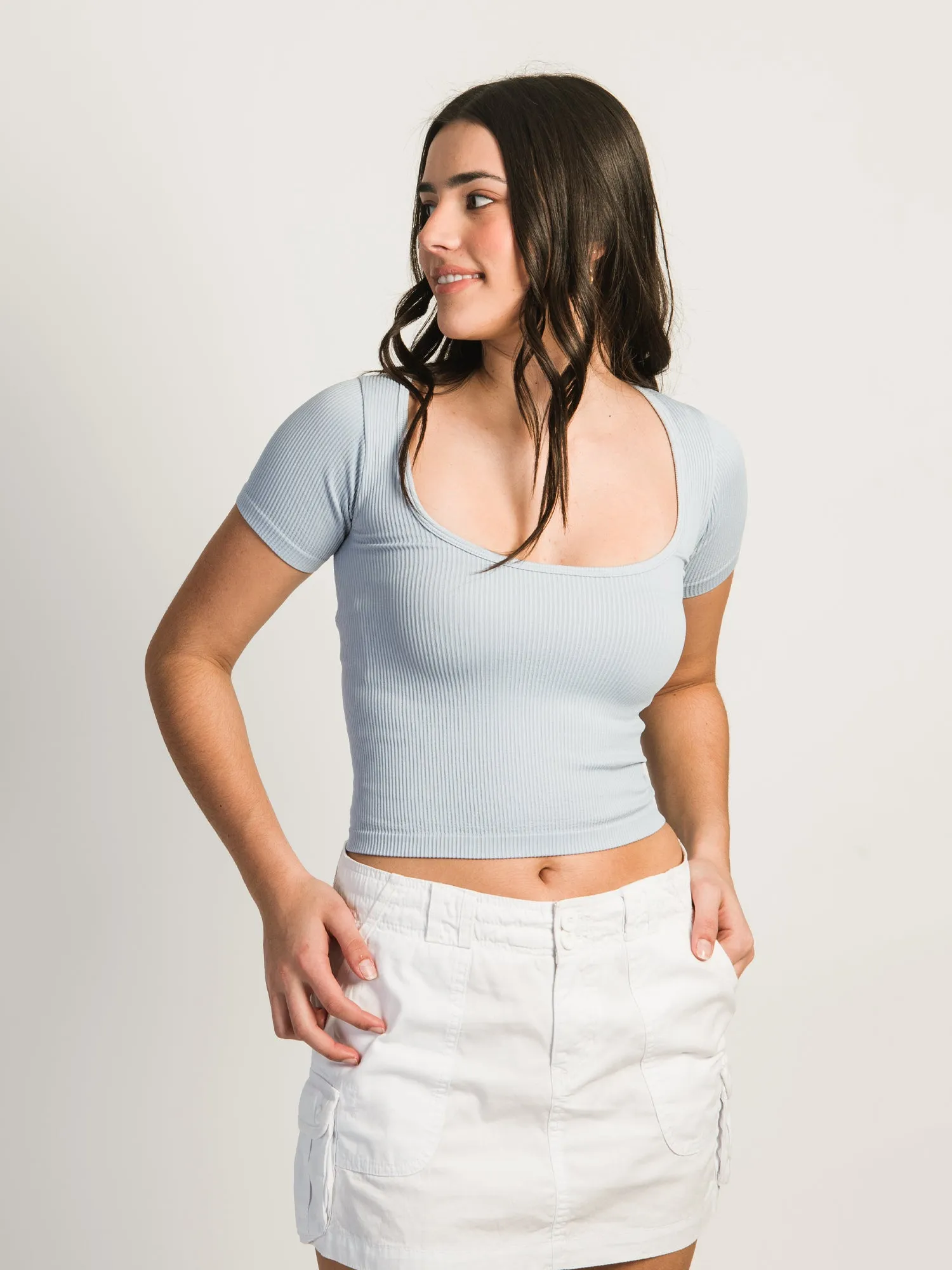 HARLOW SQUARE NECK SEAMLESS TEE - BABY BLUE