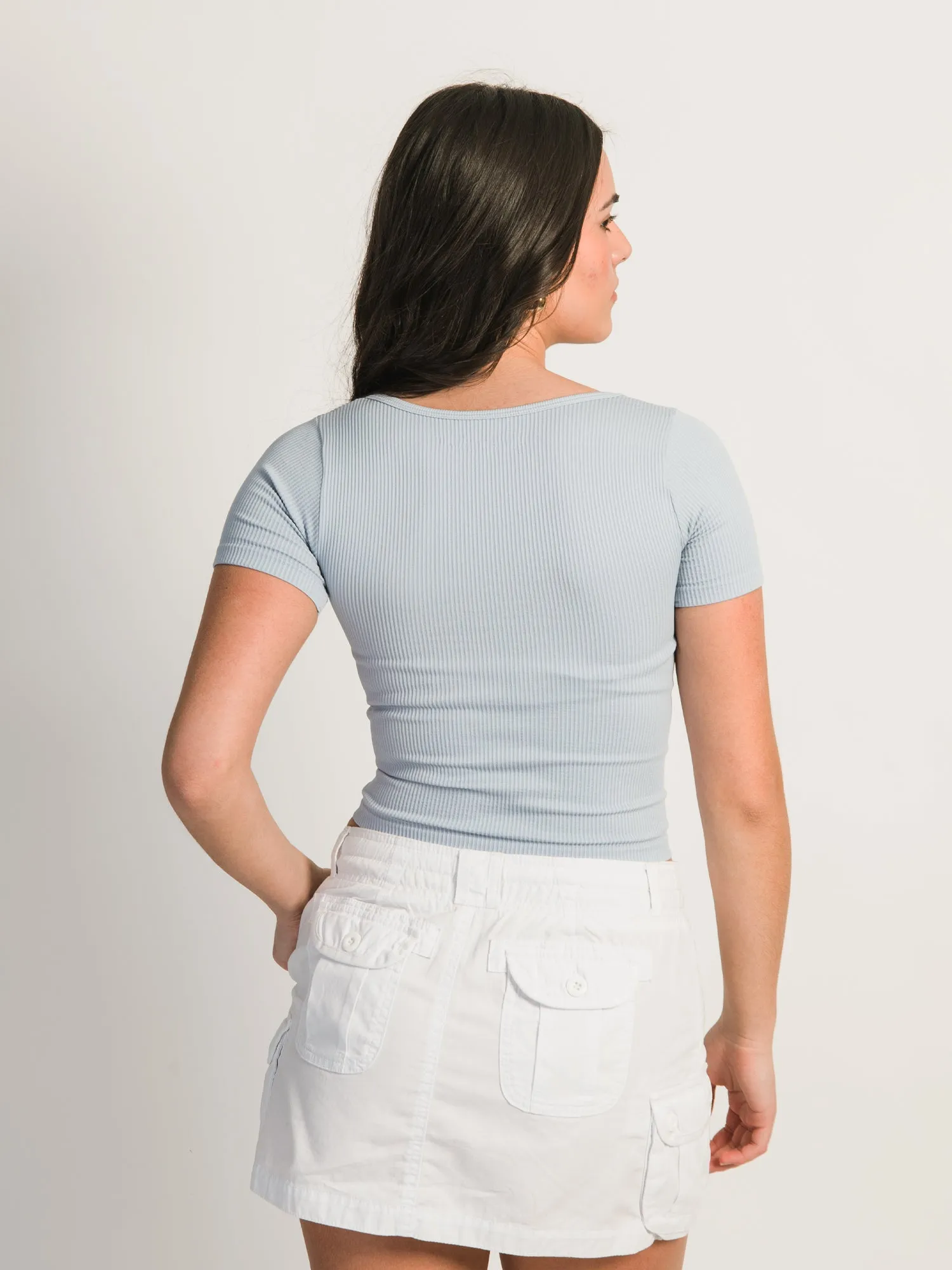 HARLOW SQUARE NECK SEAMLESS TEE - BABY BLUE