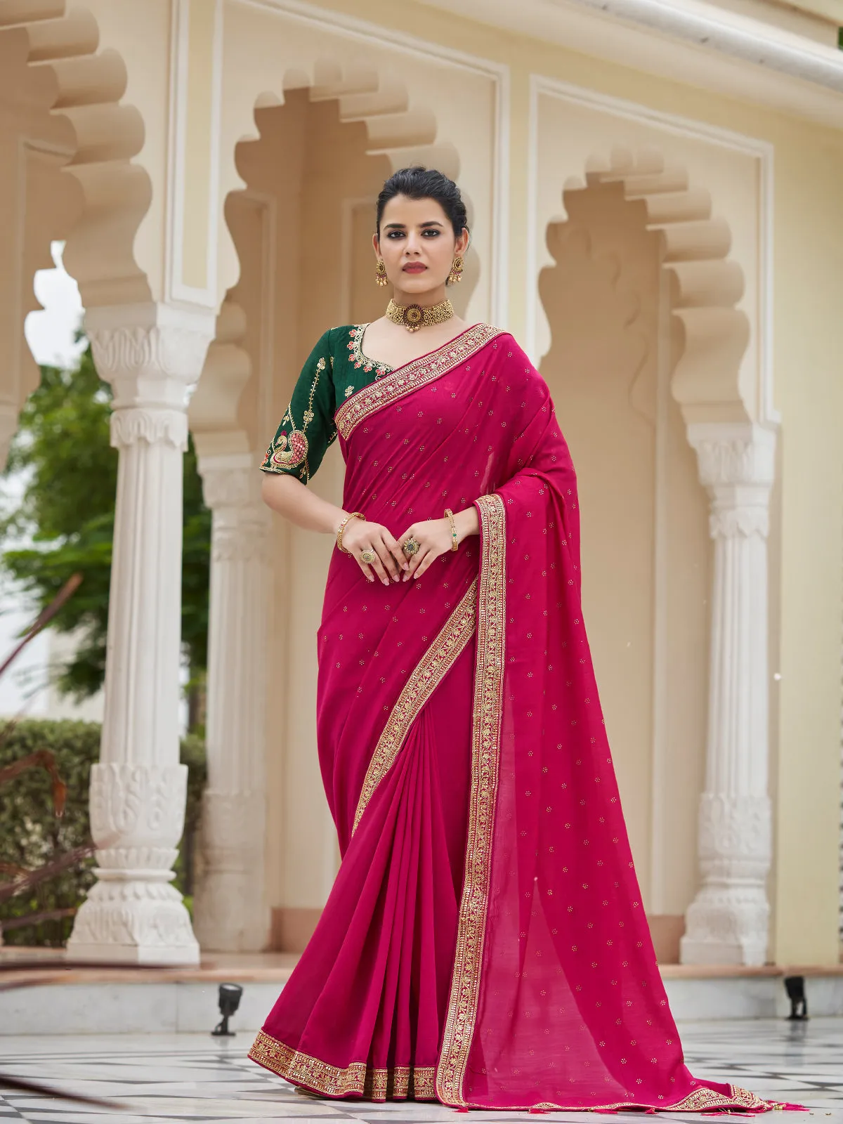 Odette Women Magenta Saree With Unstitched Blouse